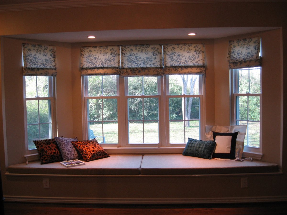 Широкий подоконник