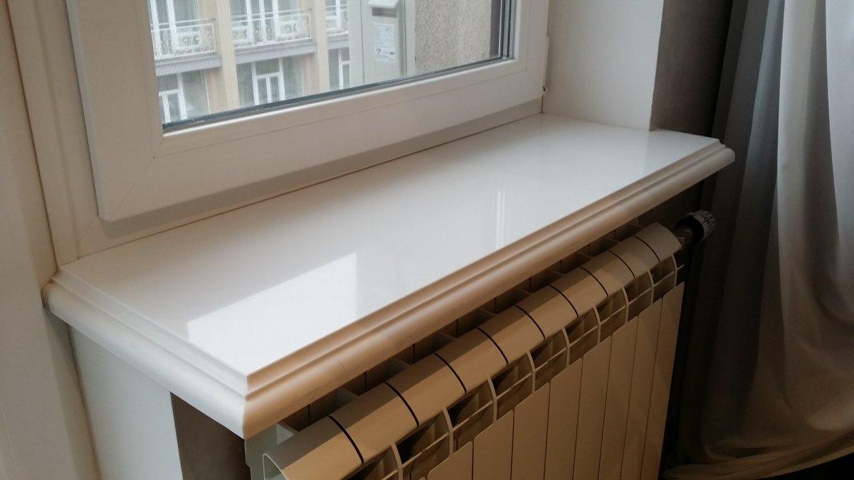 Широкий подоконник