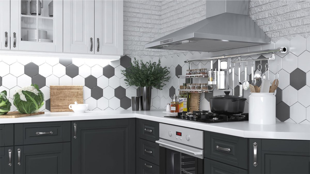 Фартук для белой кухни из плитки