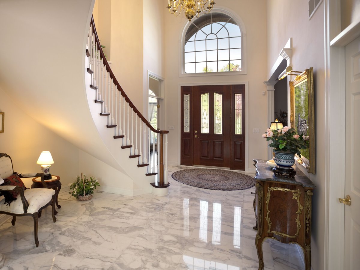 Каменный пол в кухне