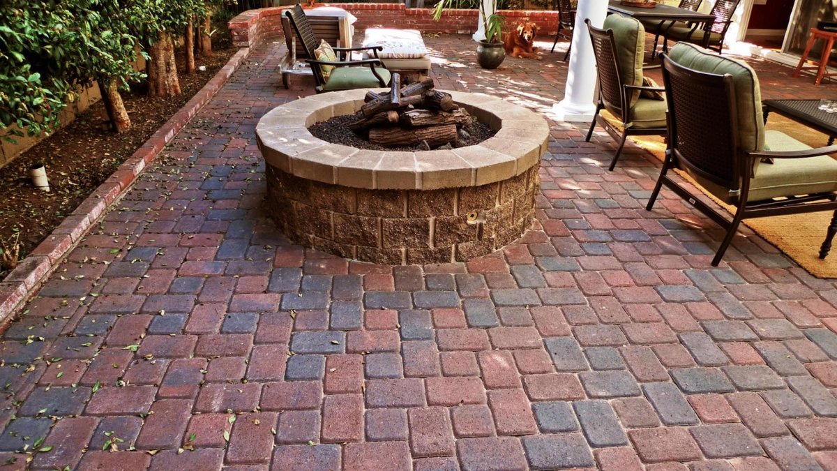 Двор из брусчатки