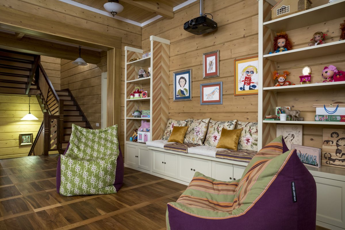 Комната для девочки в деревянном доме