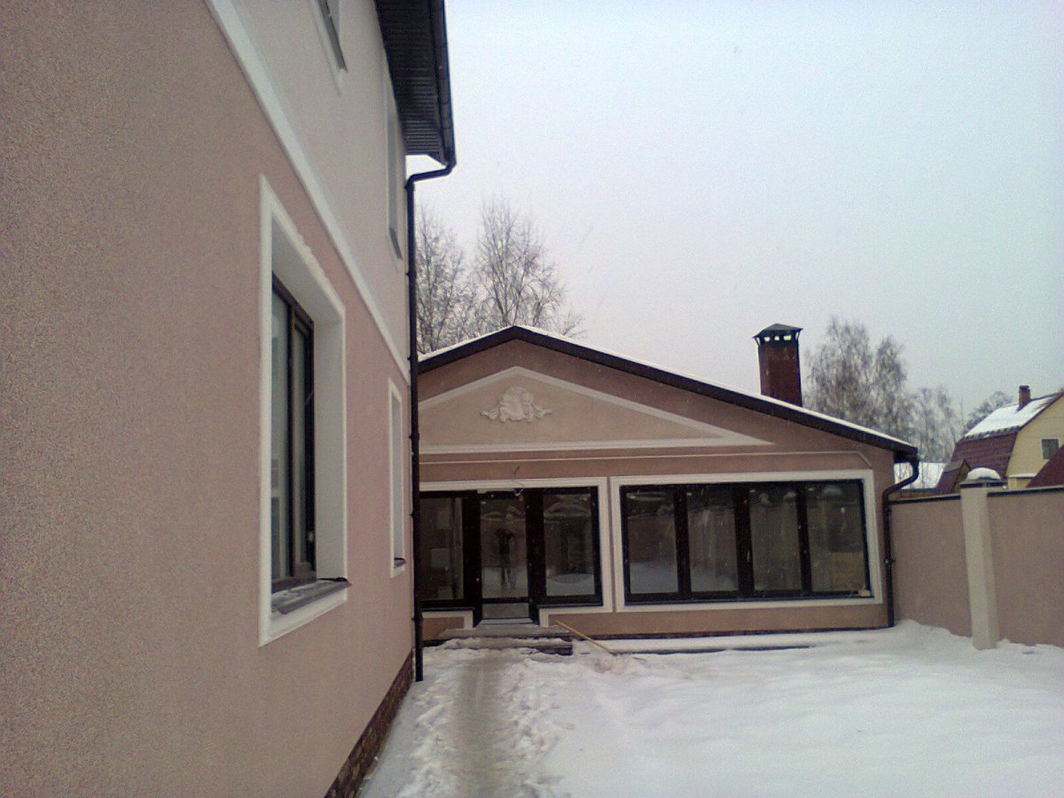 Отделка фасада мраморной крошкой