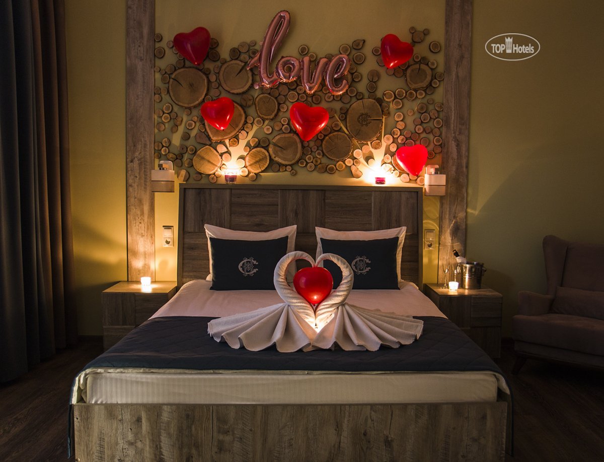 Украшение номера для новобрачных