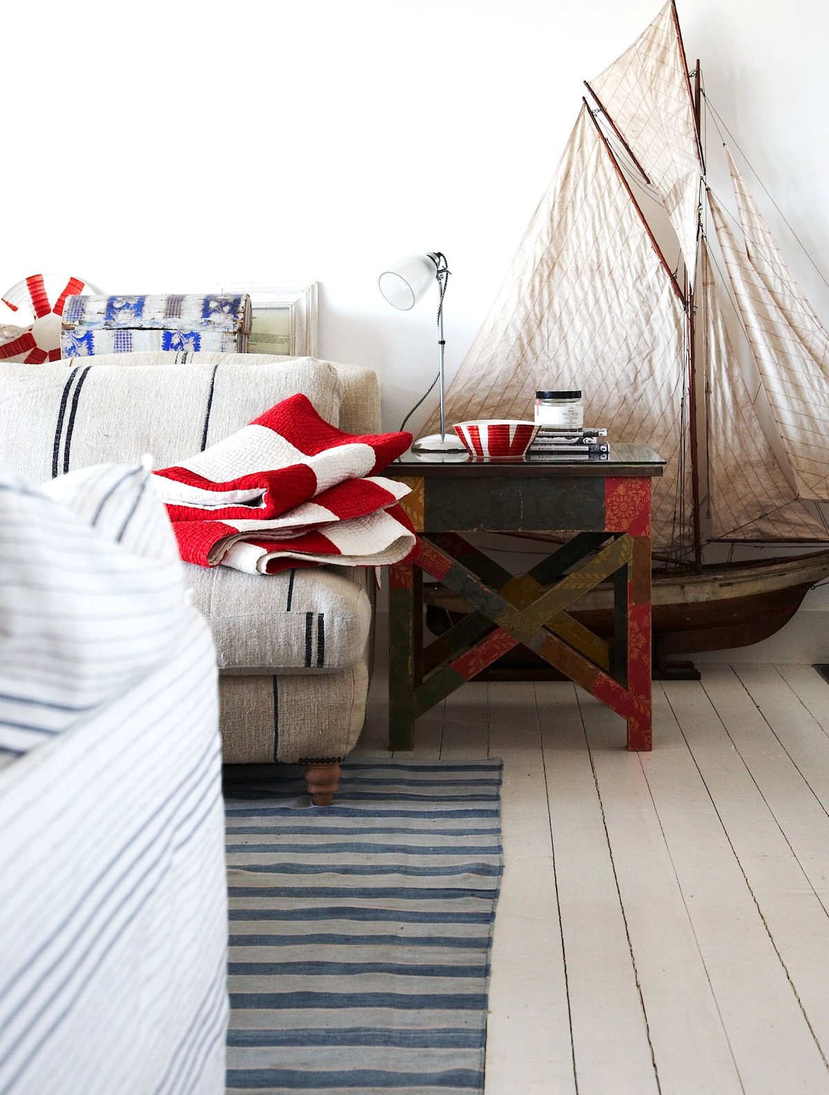 Канат в интерьере в морском стиле