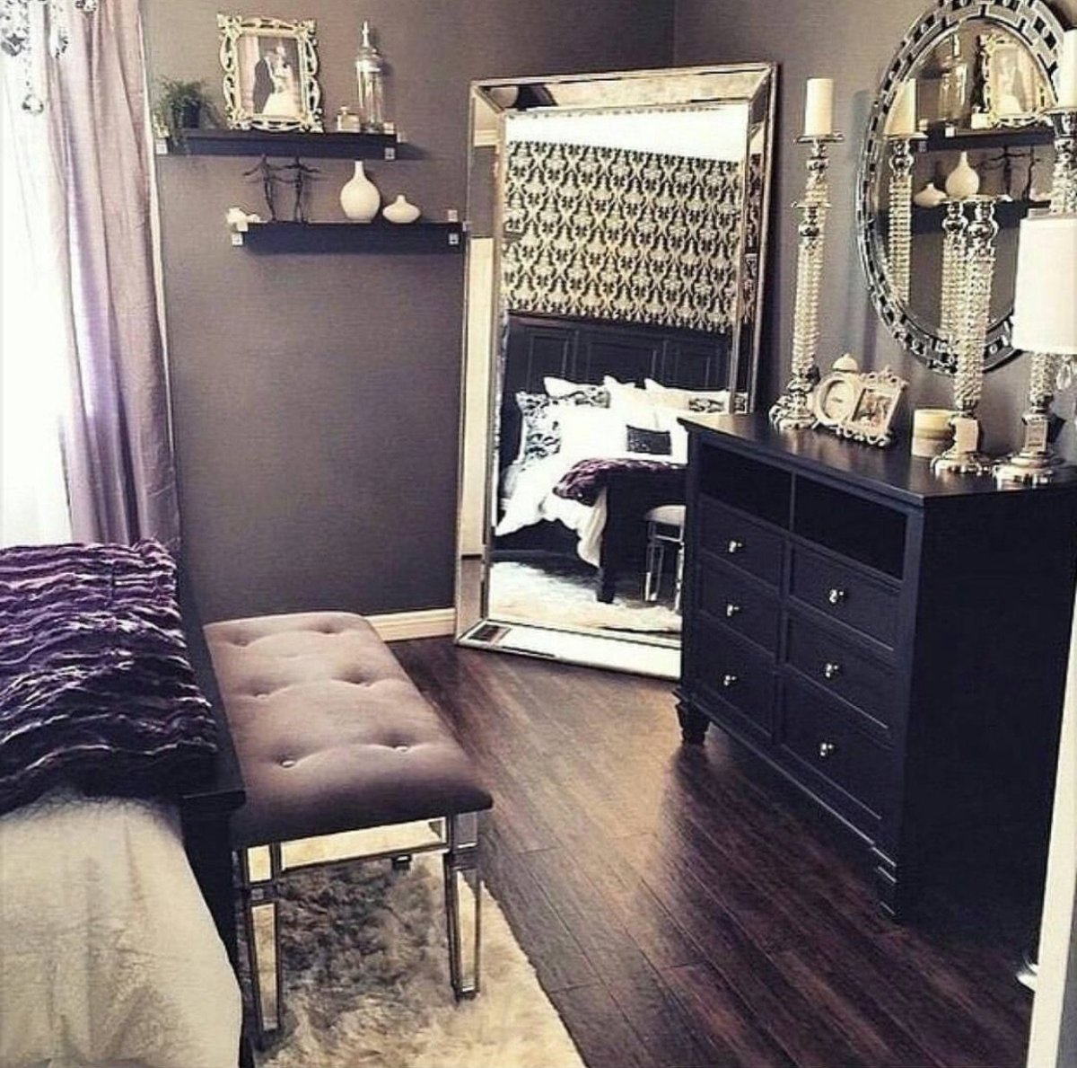 Спальня в Англии 19 века в викторианском стиле