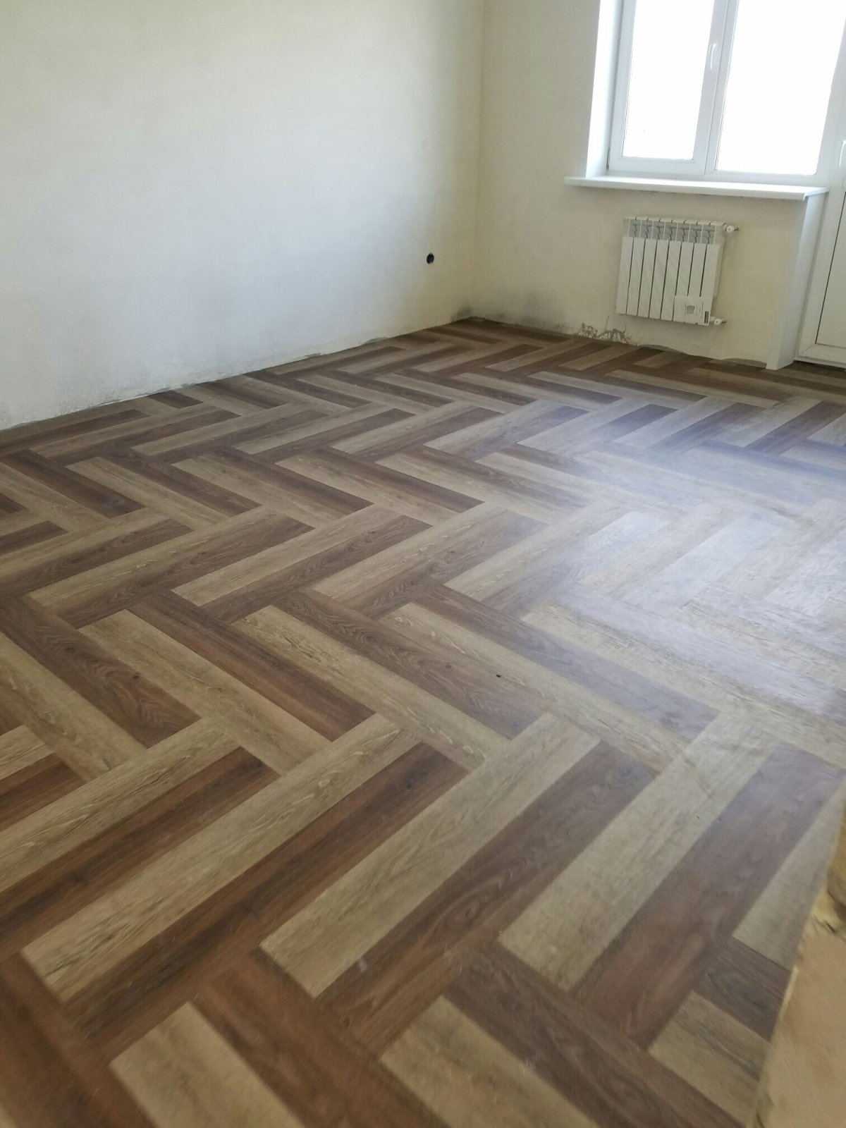 Укладка кварц винила елочкой