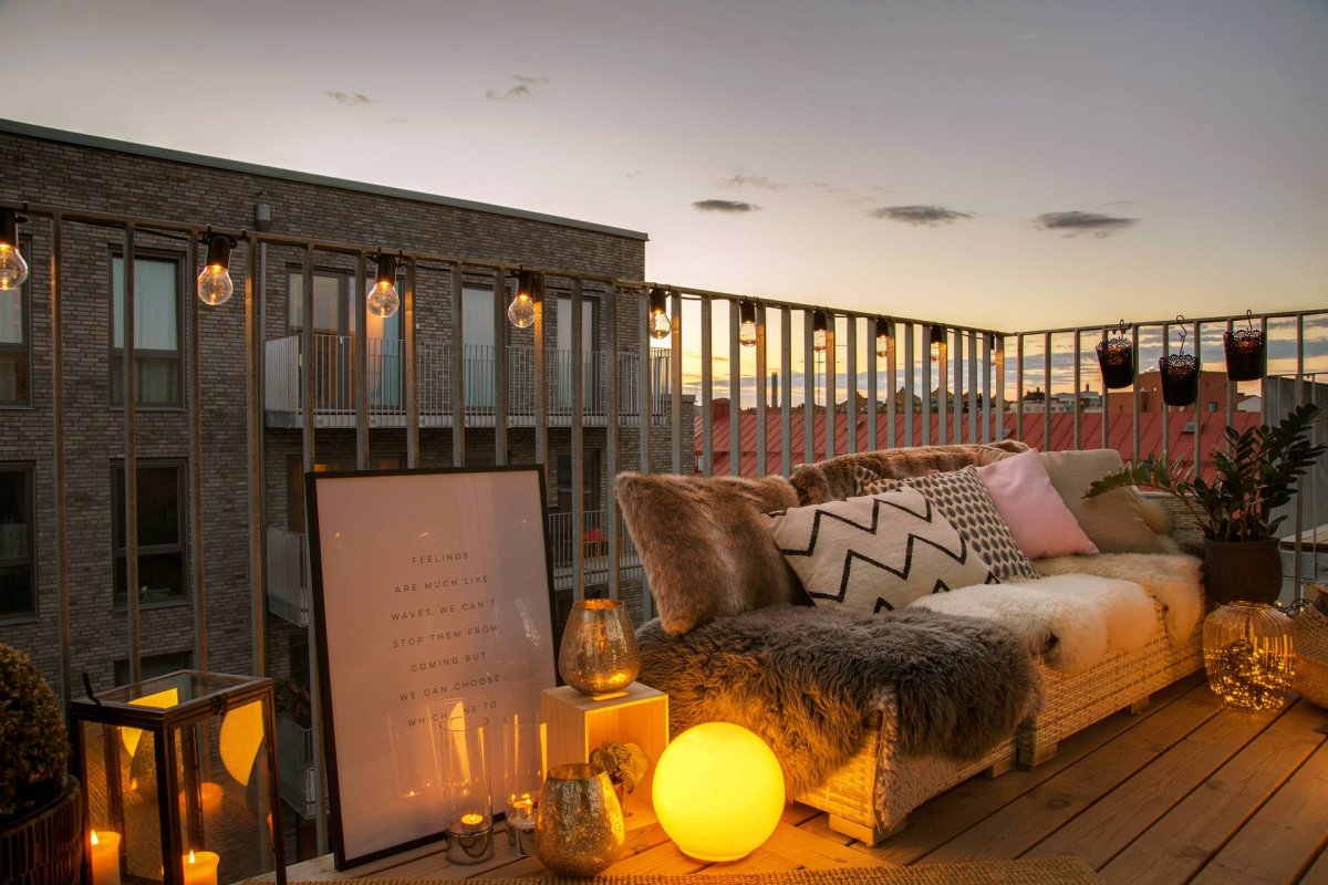 Общественный бассейн открытый с кафе и лаундж зоной