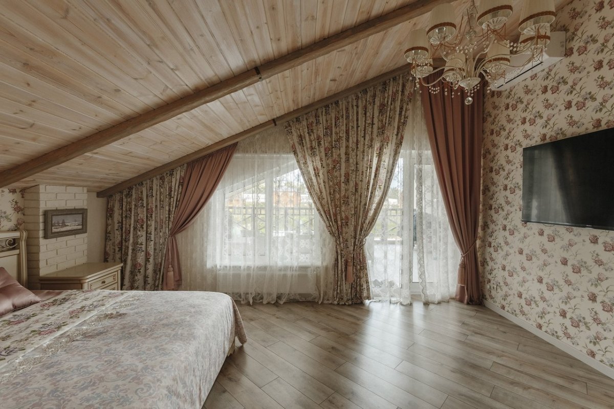 Карниз из дерева