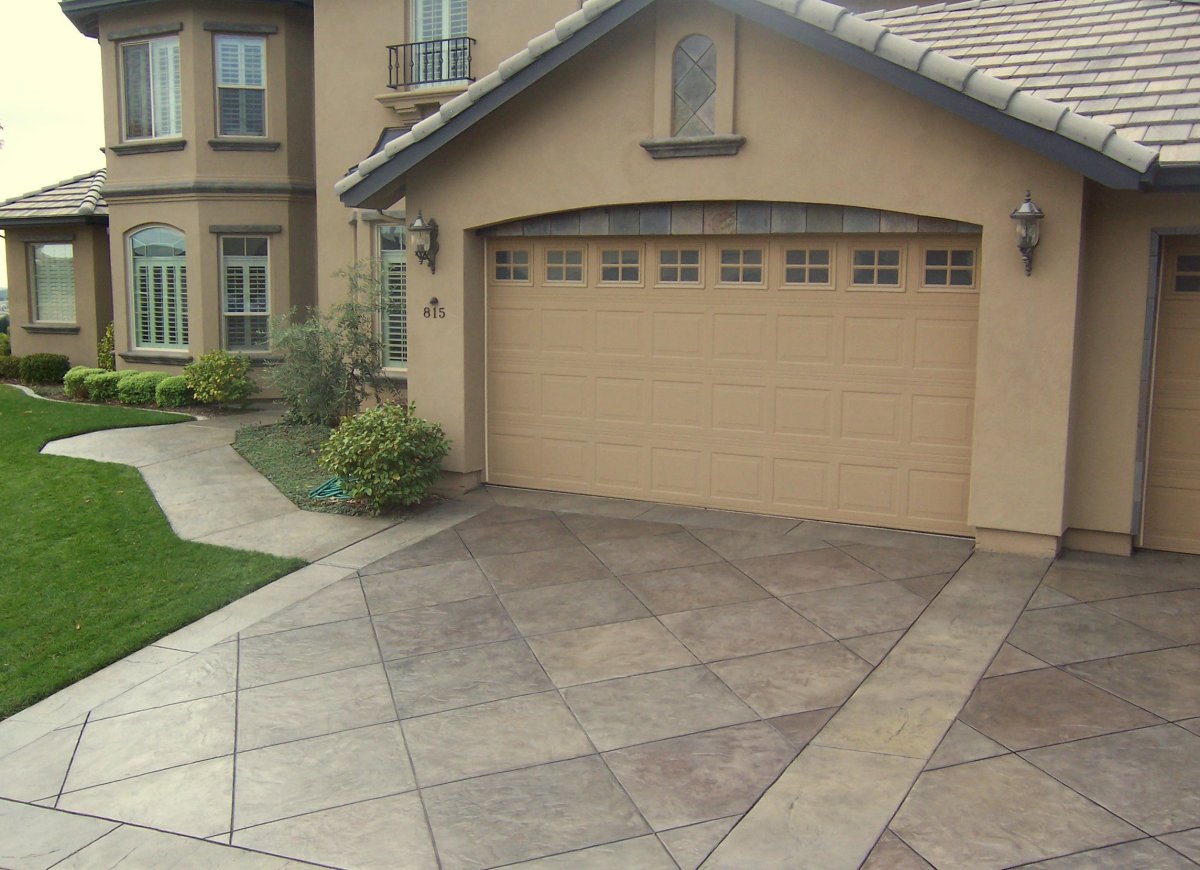 Плитка перед гаражом