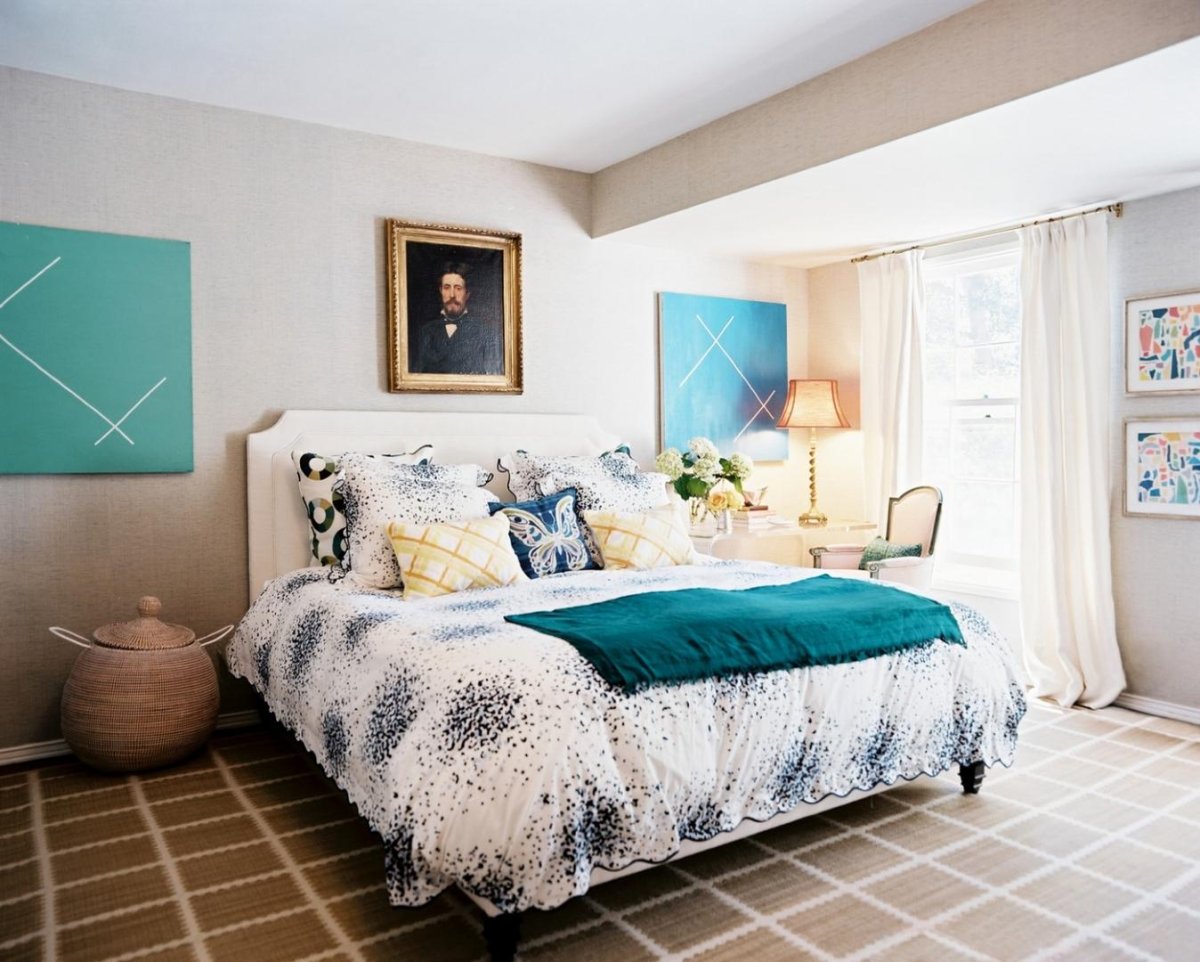 Бирюзовая кровать в интерьере