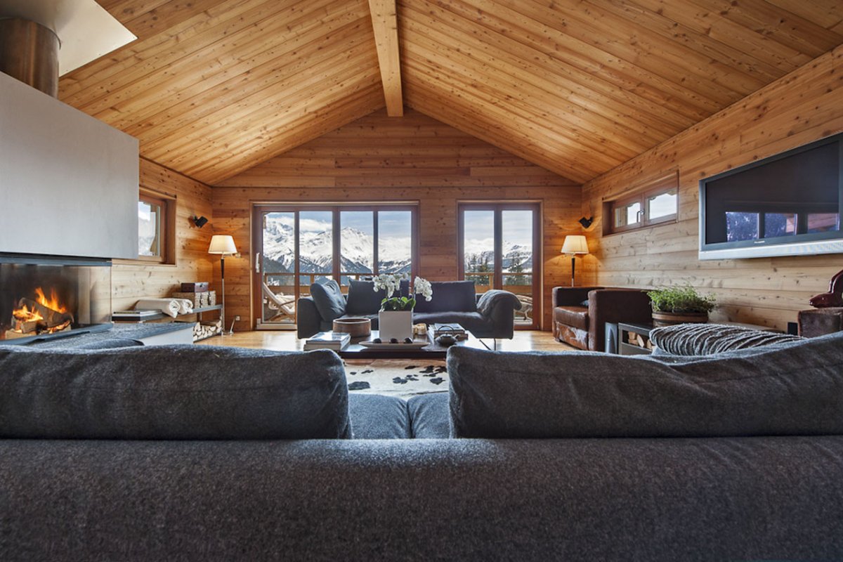 Одноэтажный дом с гаражом и террасой под одной крышей