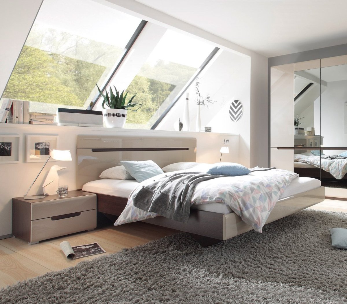 Черно белая спальня