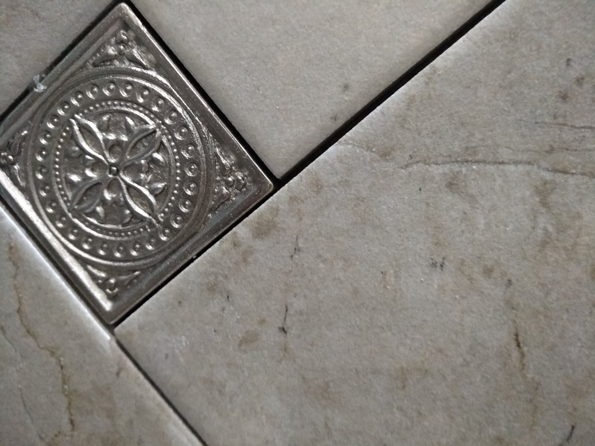 Декоративные вставки для плитки на стену в ванной