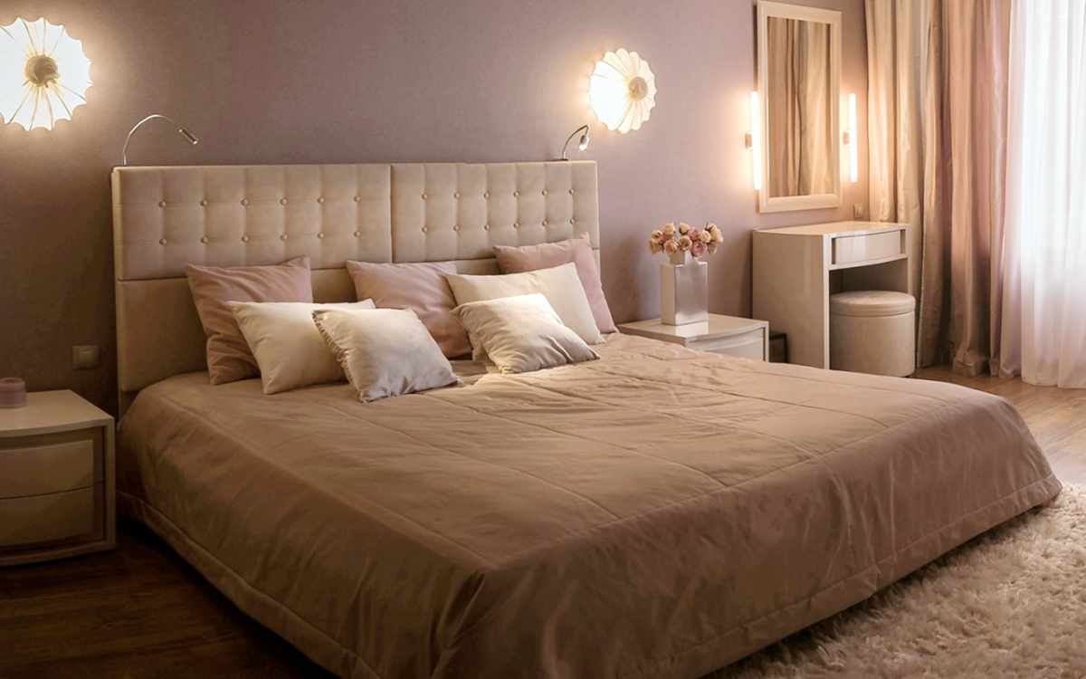 Гирлянда в интерьере спальни