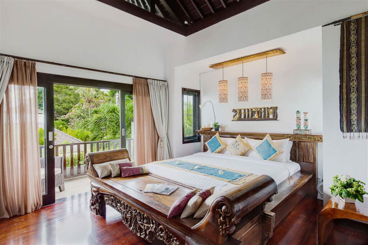 Спальня в доме в балийском стиле