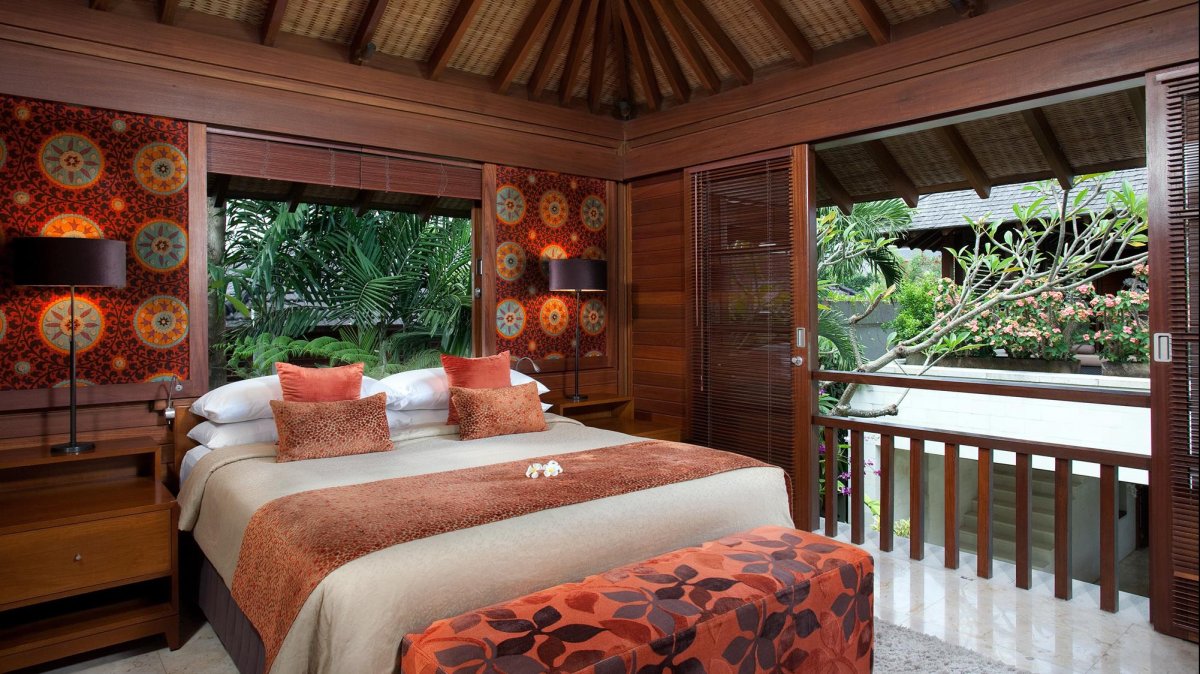 Кровать в балийском стиле