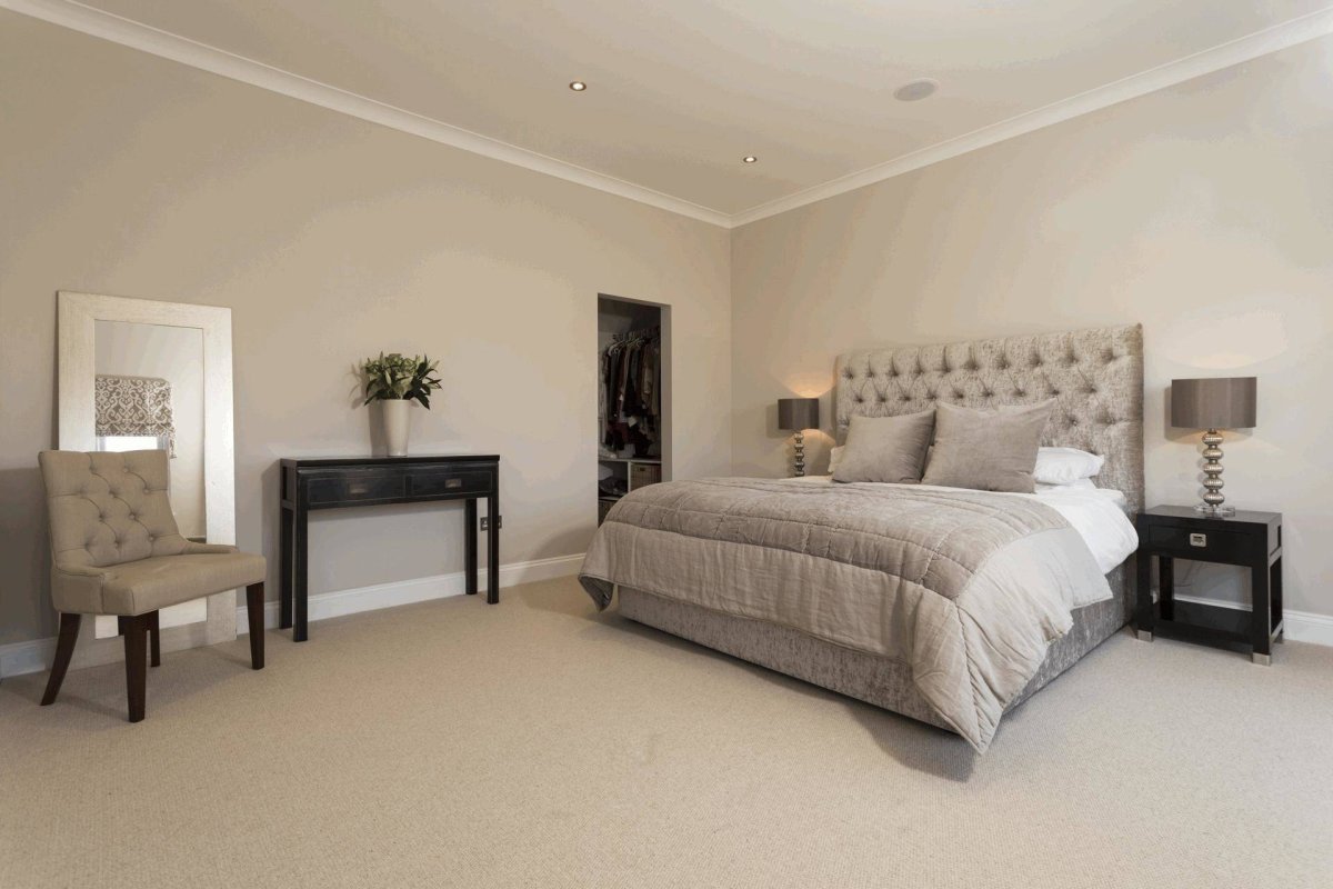 Спальня в цвете тауп