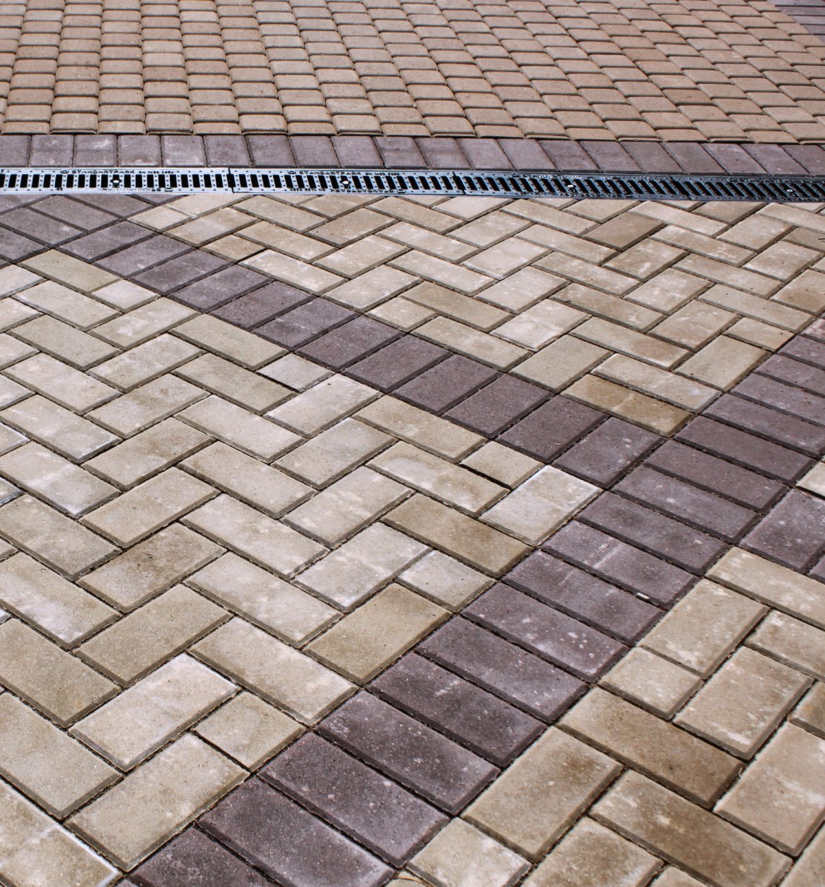 Мощение тротуарной плиткой