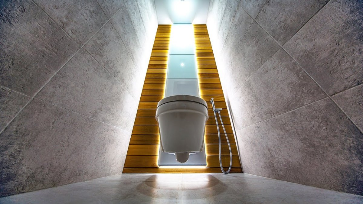 Туалет с подсветкой в стене