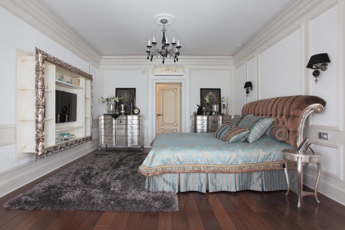 Спальня с полукруглым окном