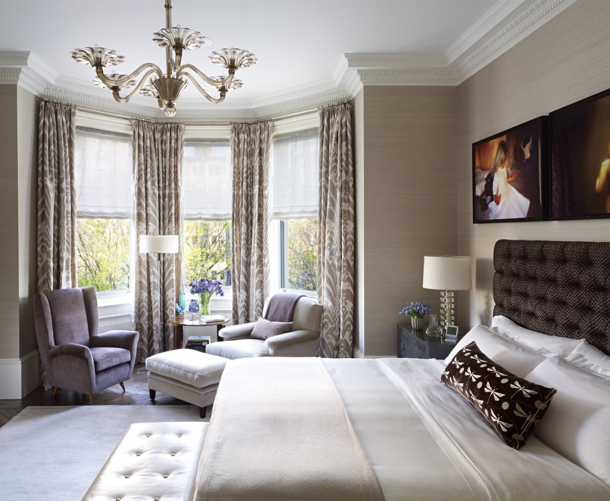 Спальня с эркером в современном стиле