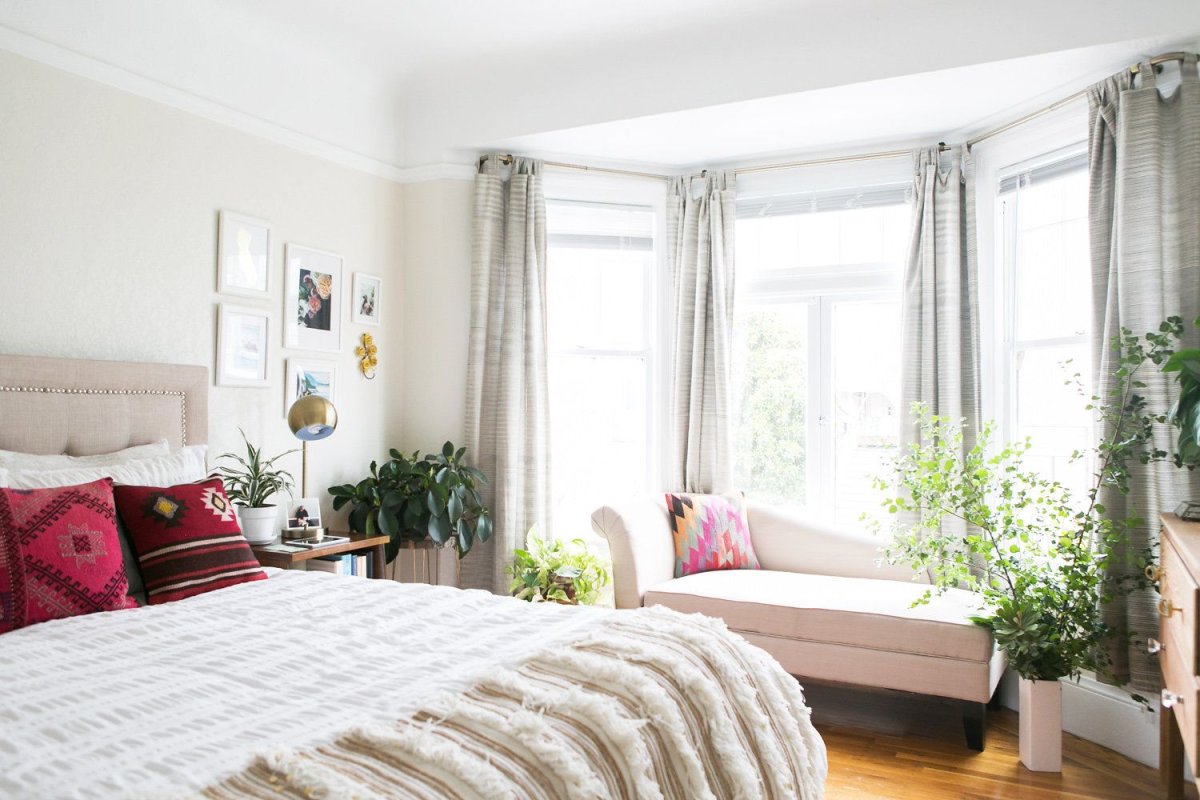 Спальня с эркером