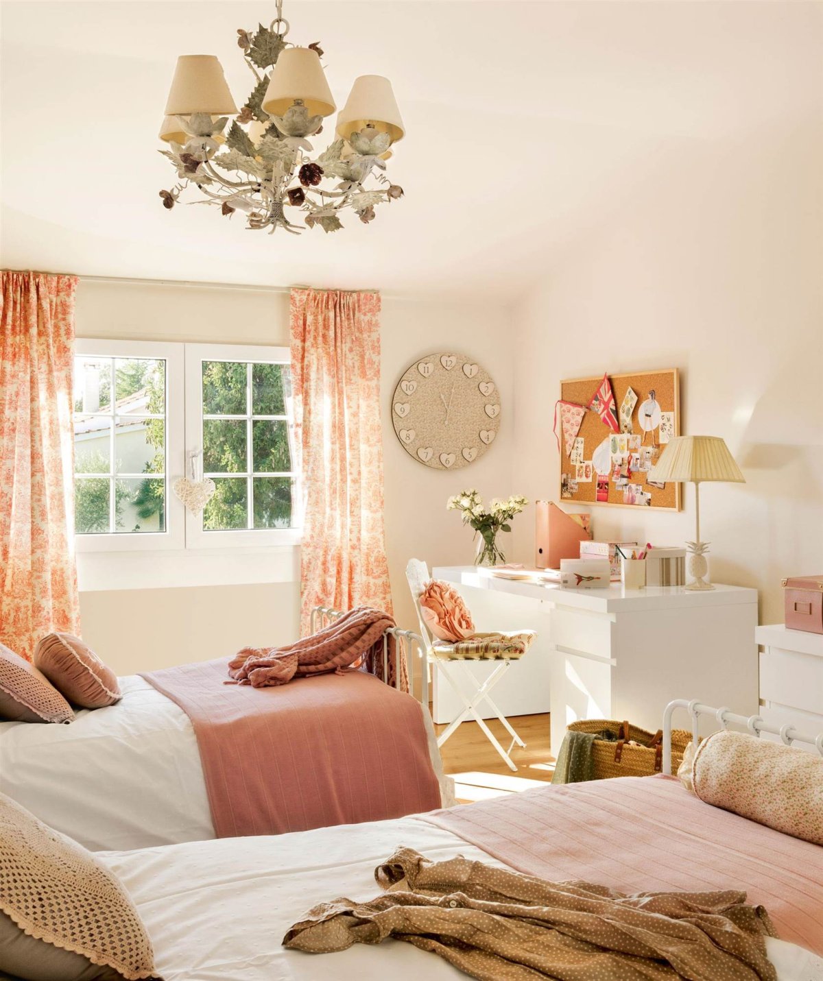 Красивая уютная спальня