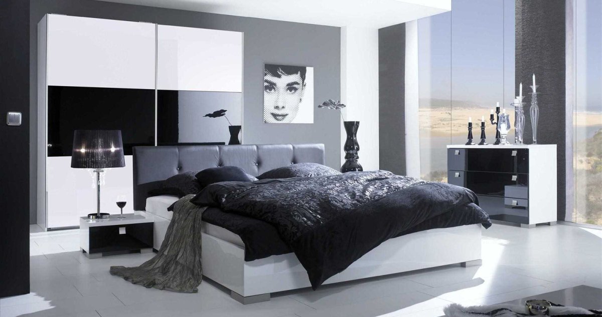 Комната с черной мебелью