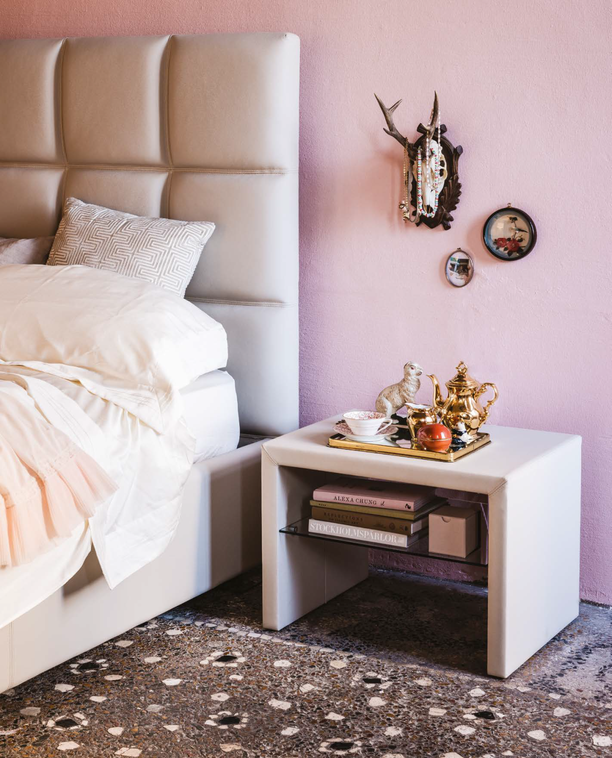 Панель над кроватью