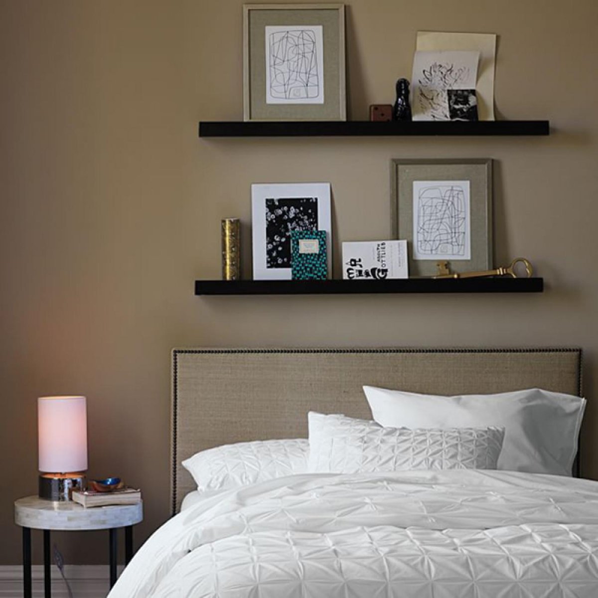 Прикроватная лампа для спальни