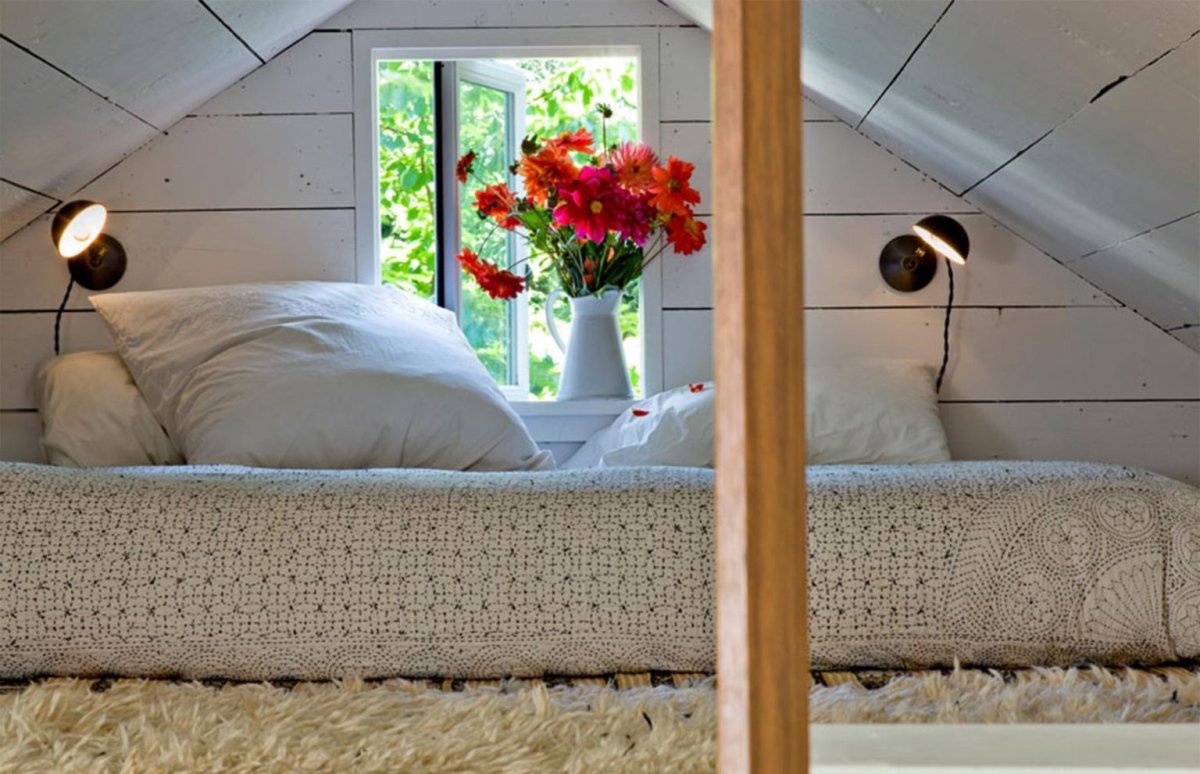 Спальня в винтажном стиле на даче