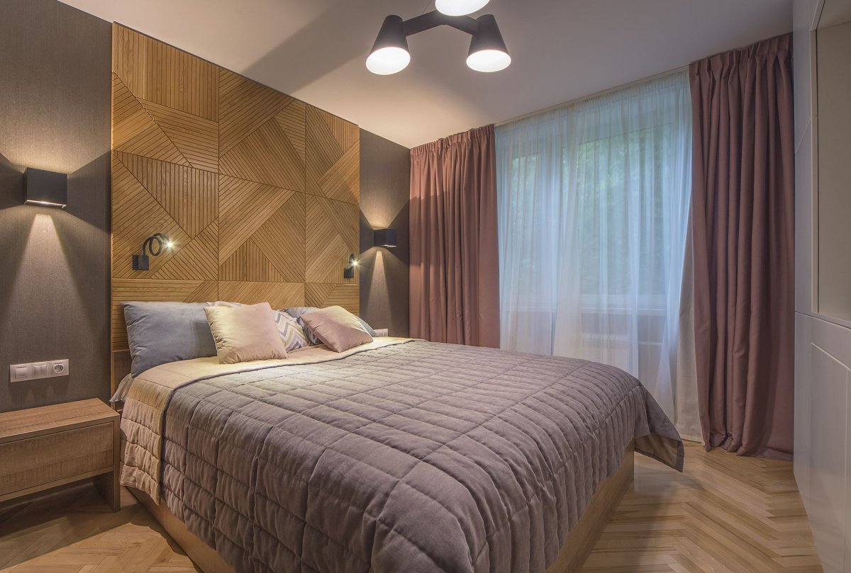 Деревянные панели в интерьере спальни