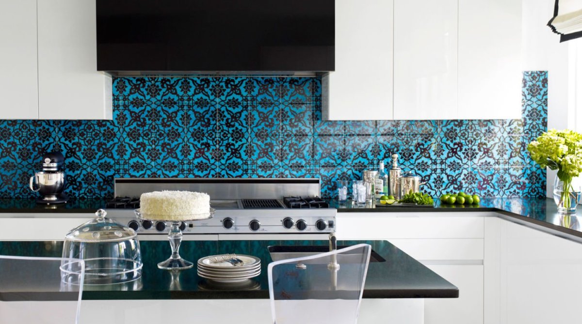 Бирюзовая плитка на фартук для кухни
