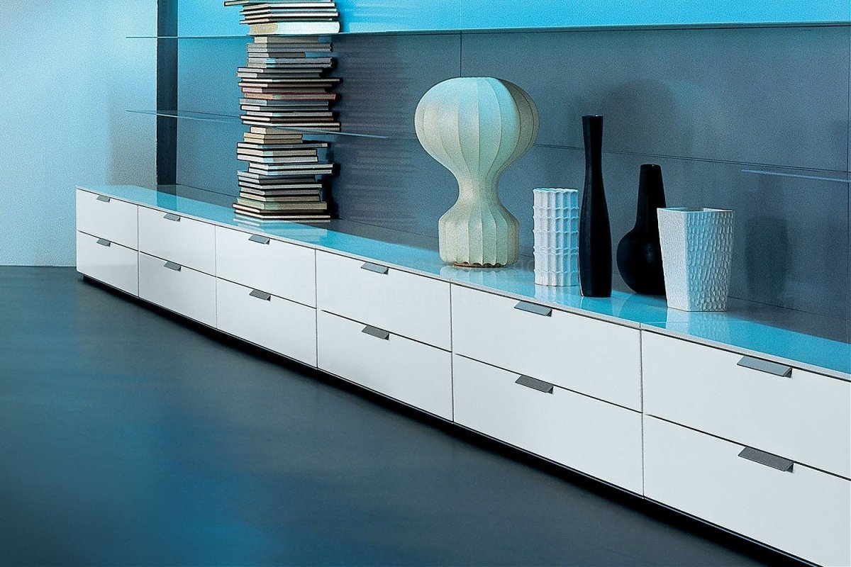 Светильники в спальне напротив кровати