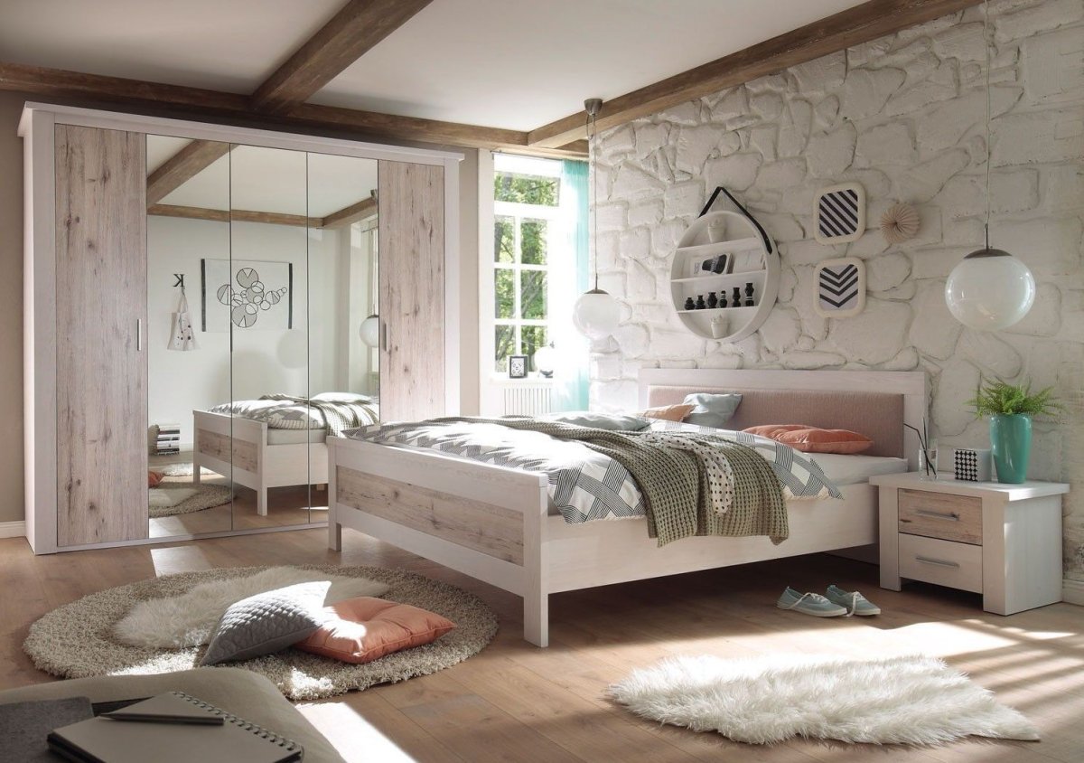 Деревянные панели в спальне