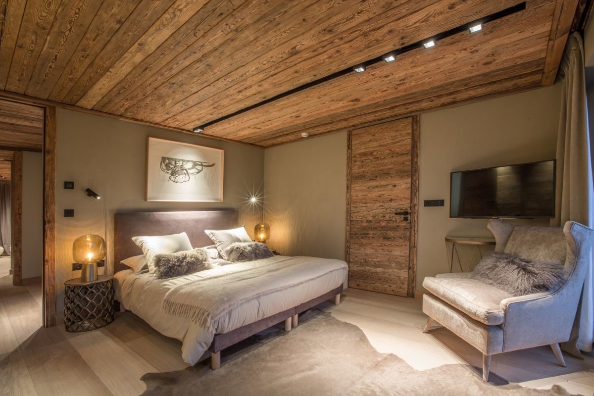Спальня в стиле альпийского Шале