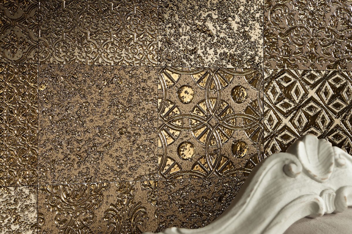 Золотистый фон с узорами