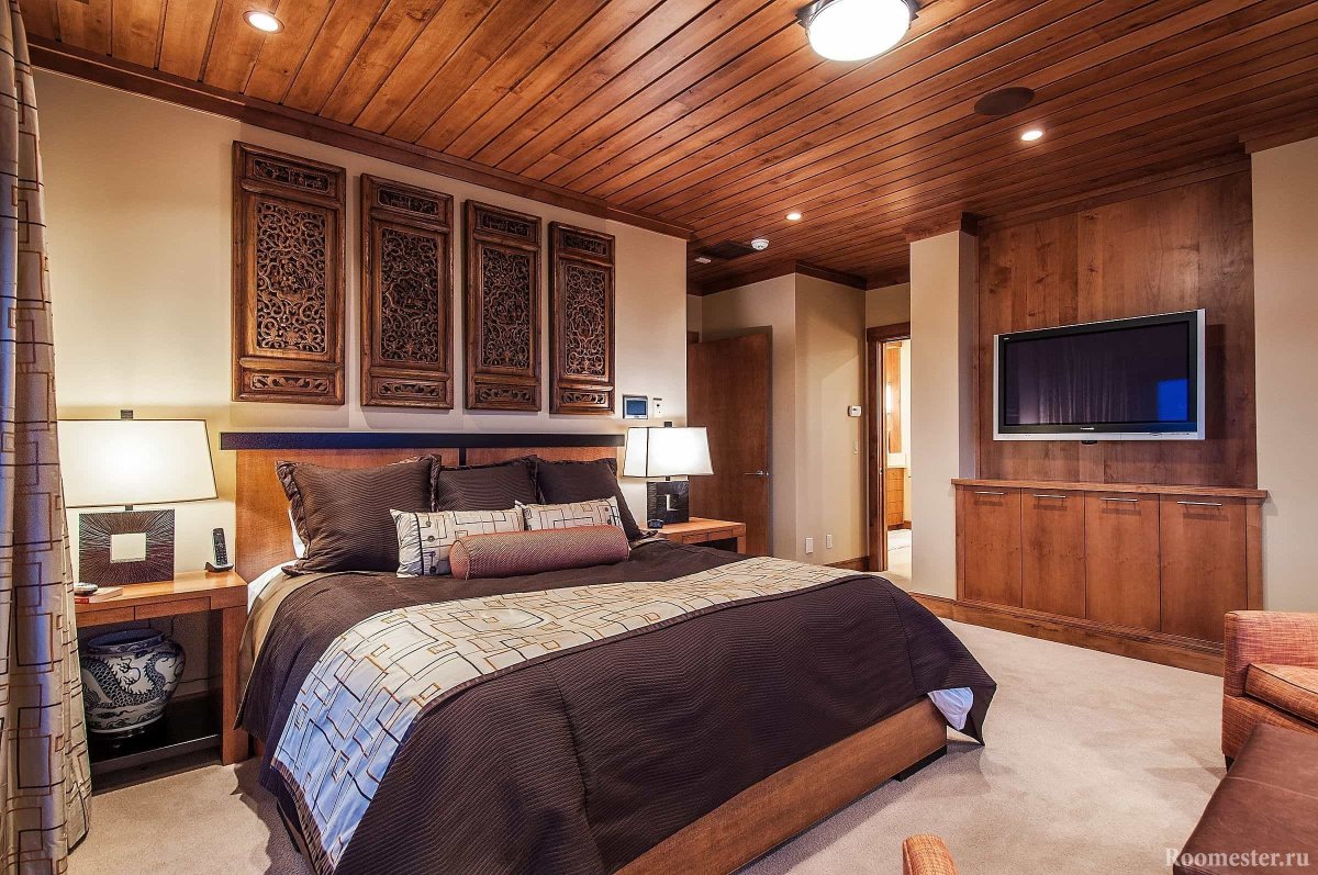 Спальня с деревянным декором