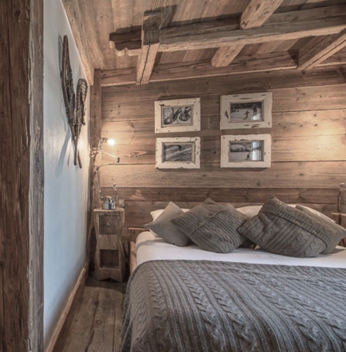 Отделка деревянной комнаты. Кело Шале интерьер. Альпийское Шале интерьер спальня. Загородный дом на Медном озере Honka 450м2 кухня. Альпийское Шале интерьер гостиная.
