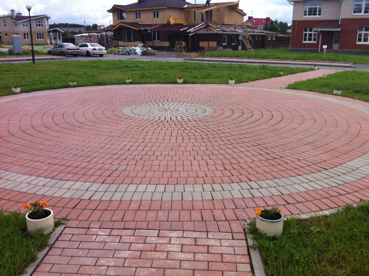 Круг из тротуарной плитки