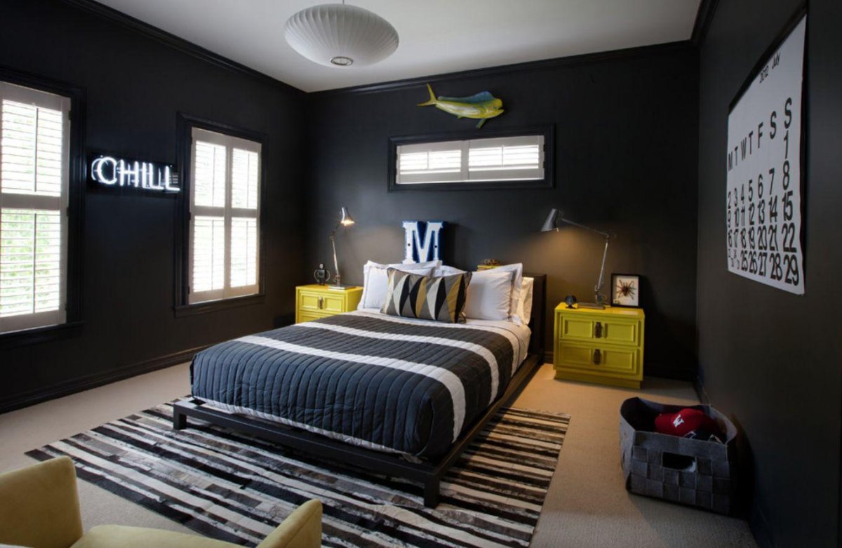 Спальня подростка в темных тонах