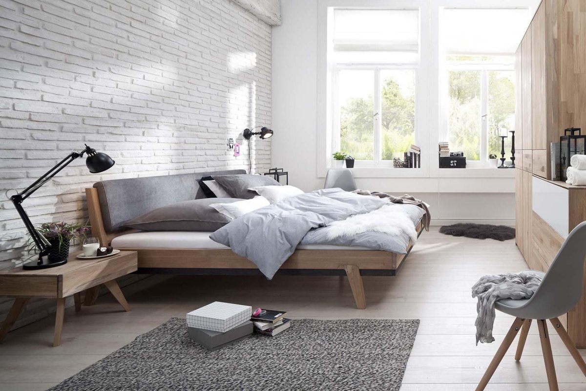 Уютная современная спальня