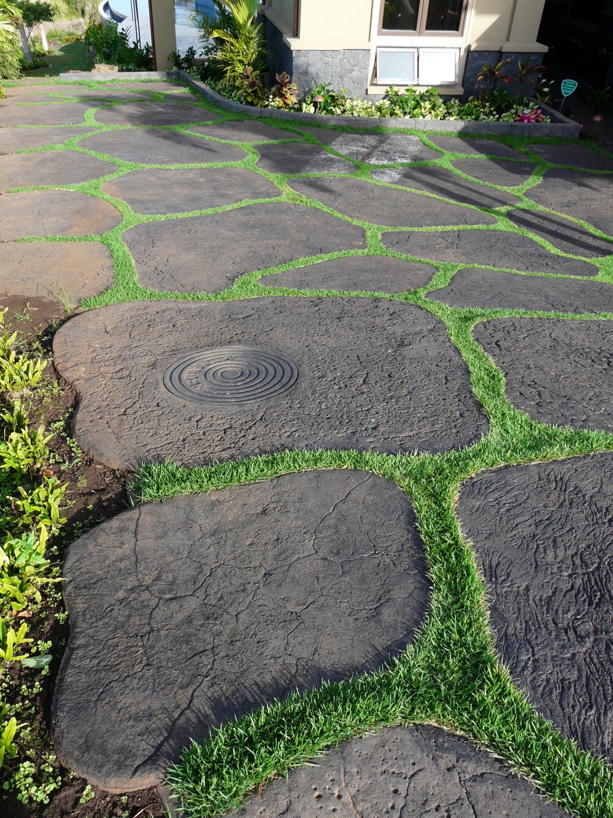 Оригинальные дорожки из бетона