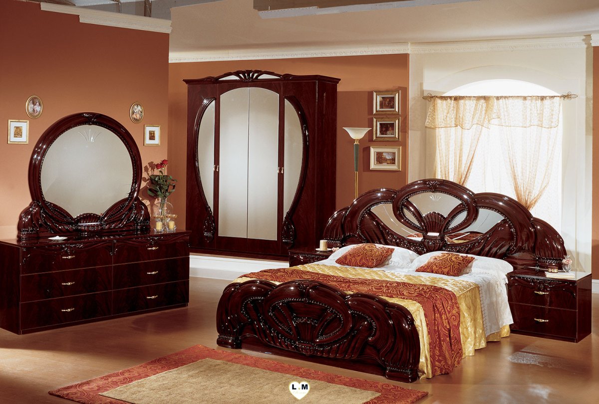 Спальный гарнитур дерево классика