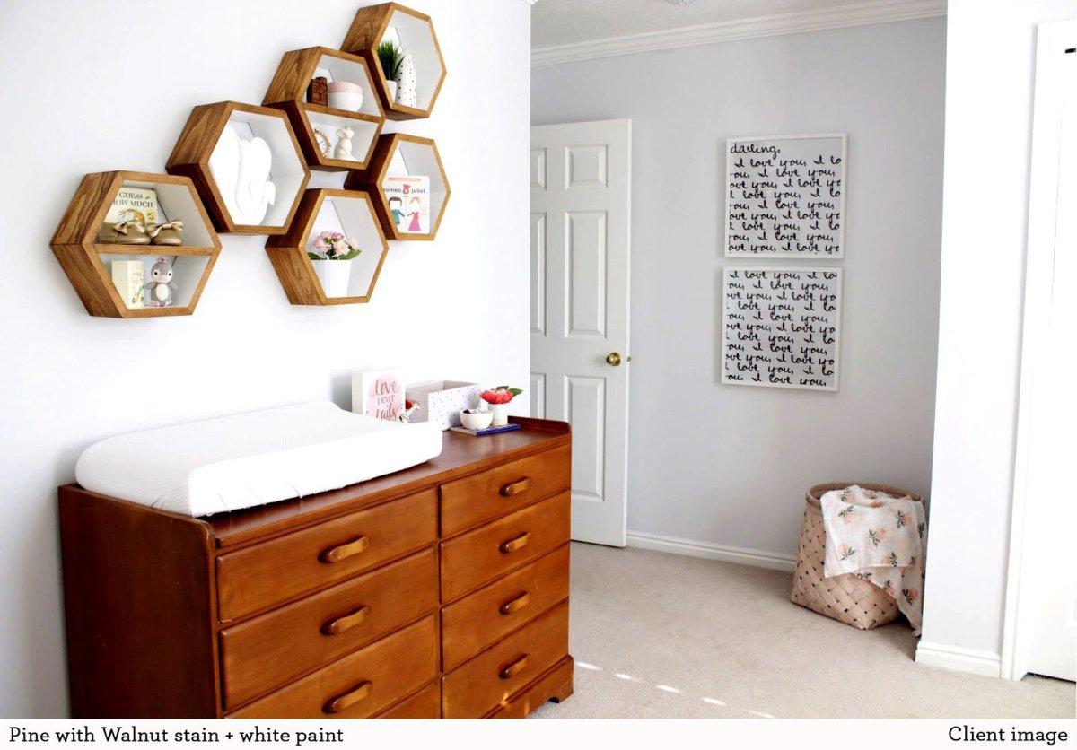 Соты на стене декор