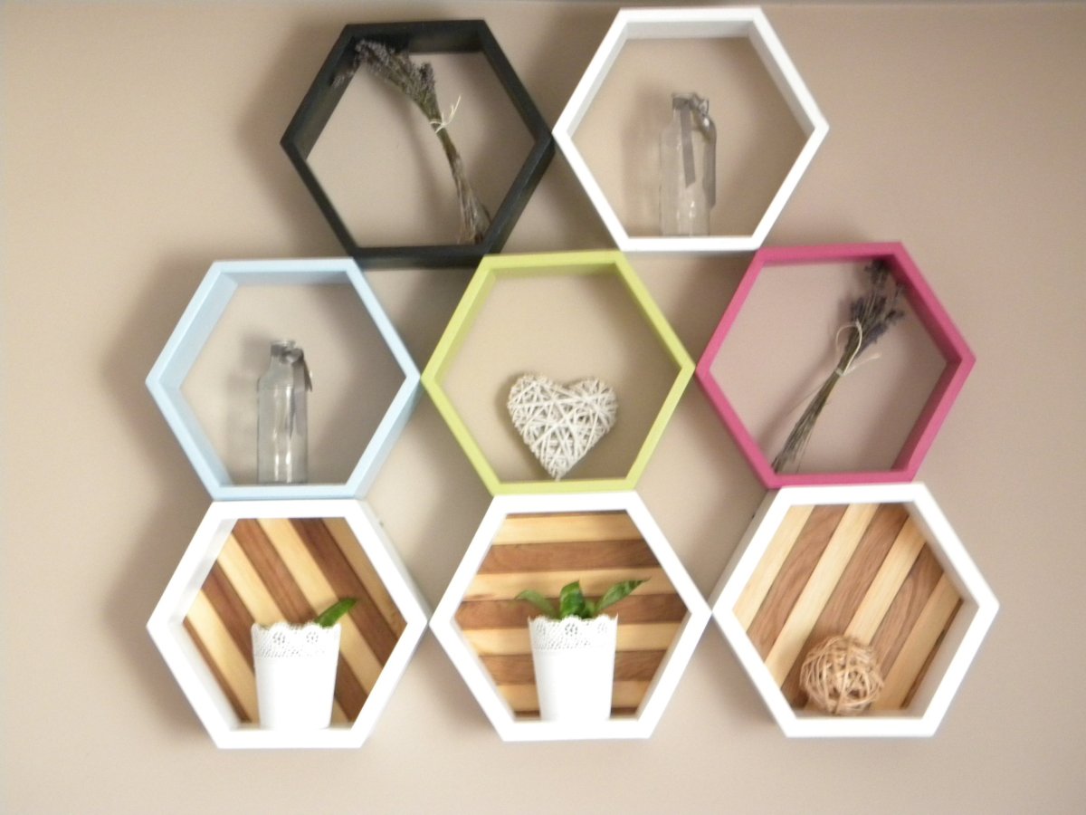 Полки соты и телевизор