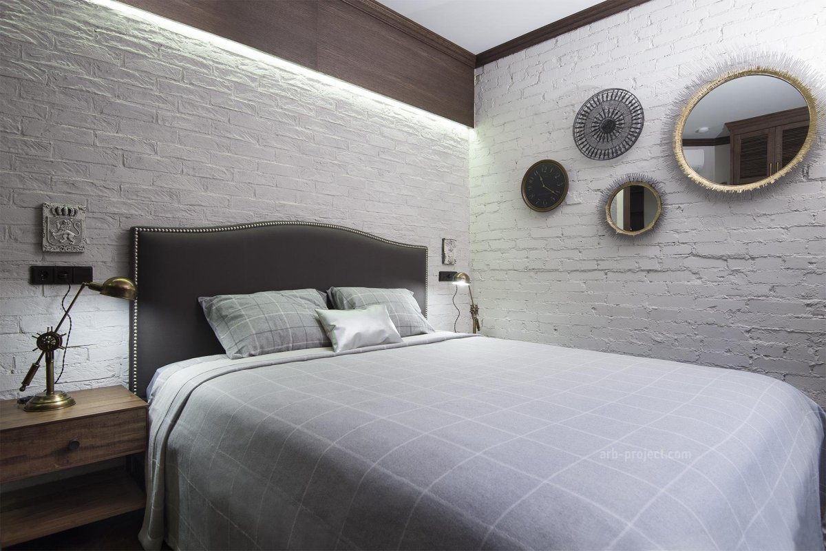 Кирпичная стена в интерьере спальни