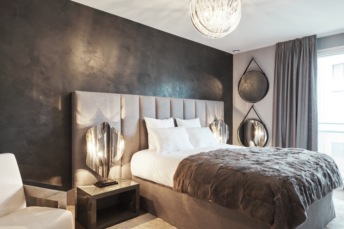 Серо коричневая спальня