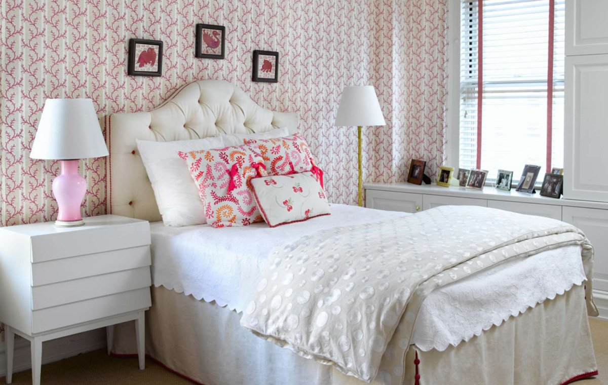 Бирюза в интерьере спальни